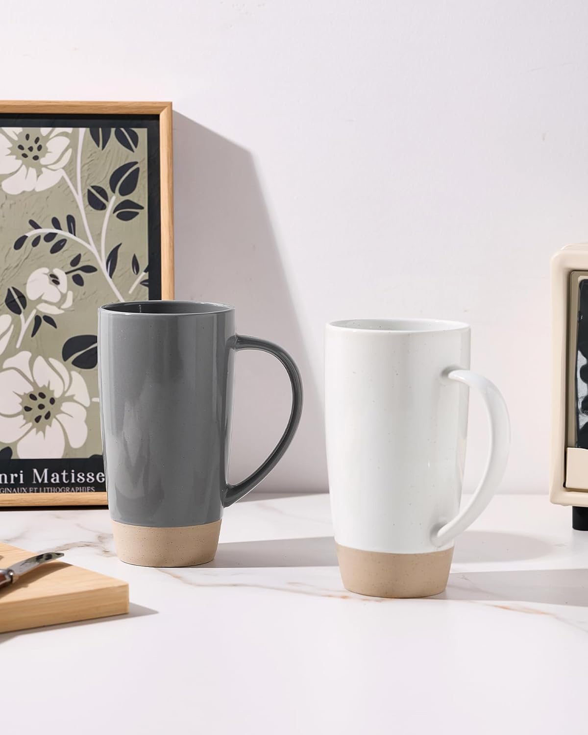 famiware Milkyway Coffee Mugs, 20oz Large Coffee Mug, Ceramic Mug Set of 2 with Lid, Cup Set with Handle for Latte, Tea, Cocoa, Milk, Home & Office, White and Dark Gray