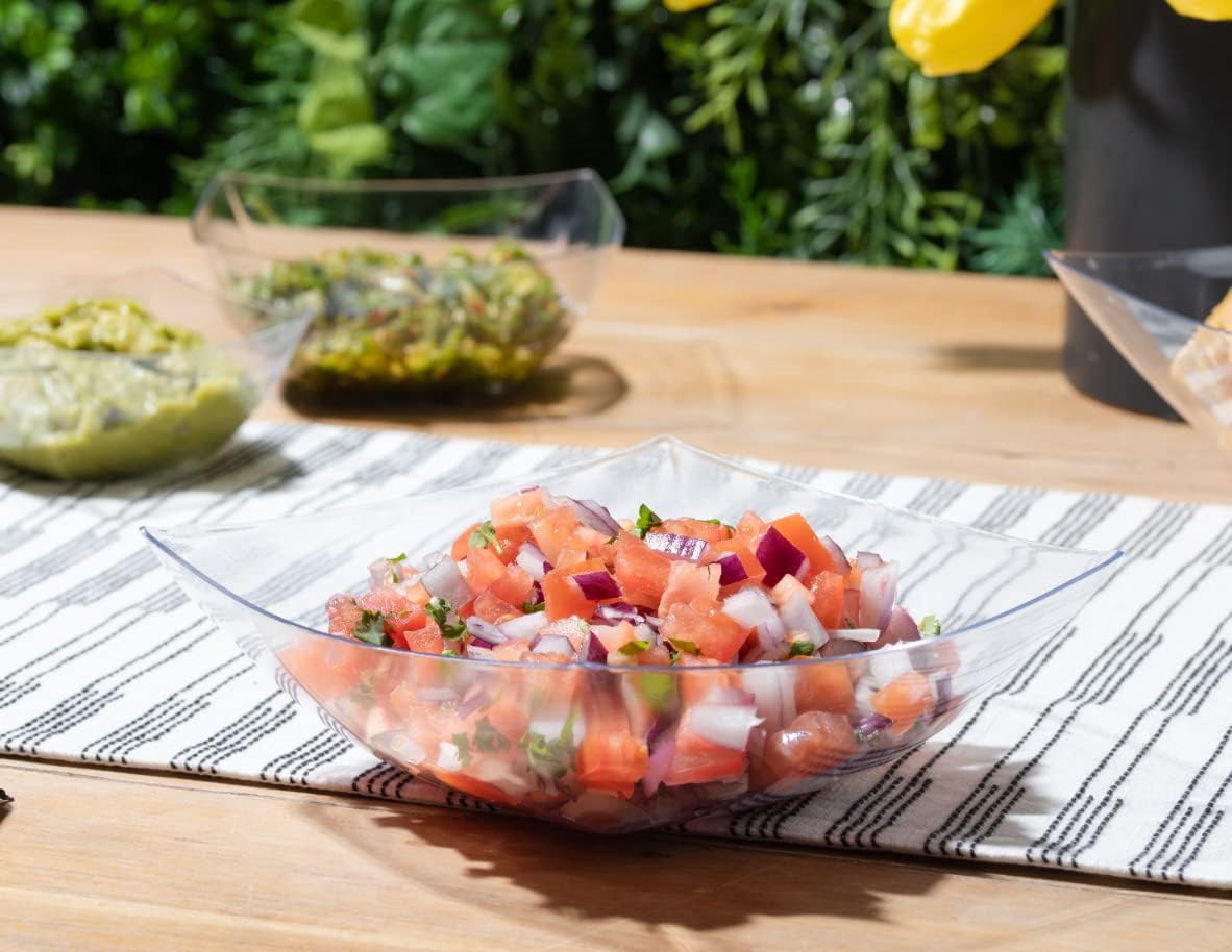 Posh Setting - Clear Plastic Serving Bowls for Party (32oz - 4 Pack) Square, Disposable, Salad & Fruit Bowls for Party Table, Candy Containers for Candy Buffet