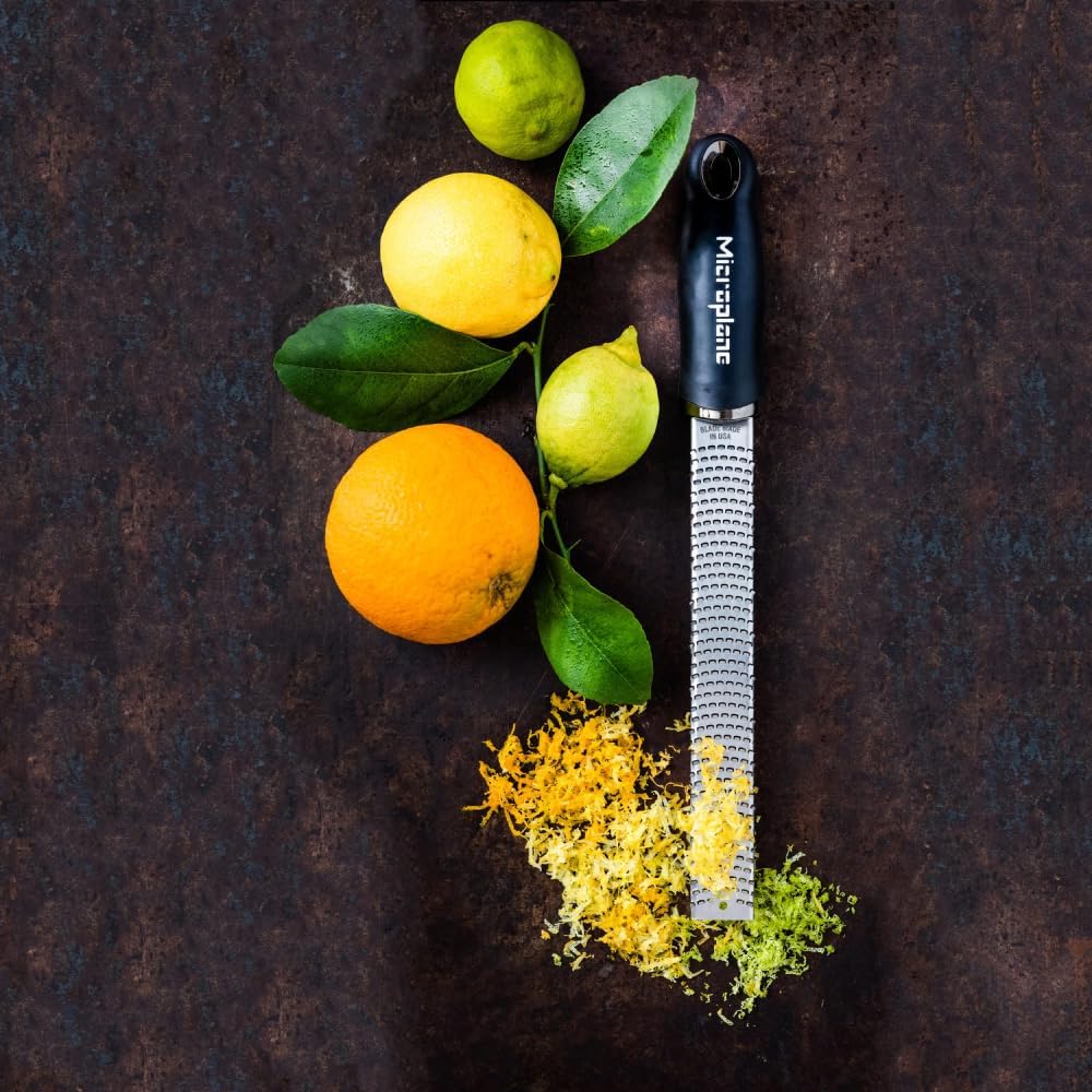 Microplane Premium Classic Series Zester 18/8, Black - Lemon Zester & Cheese Grater & Vegetable Grater - Citrus, Parmesan Cheese, Garlic, Ginger, Nutmeg, Chocolate - Stainless Steel Grater
