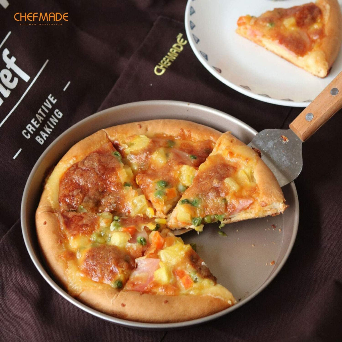 CHEFMADE Pizza Pan, 10-Inch Non-Stick Pancake Bakeware for Oven Baking (Champagne Gold)
