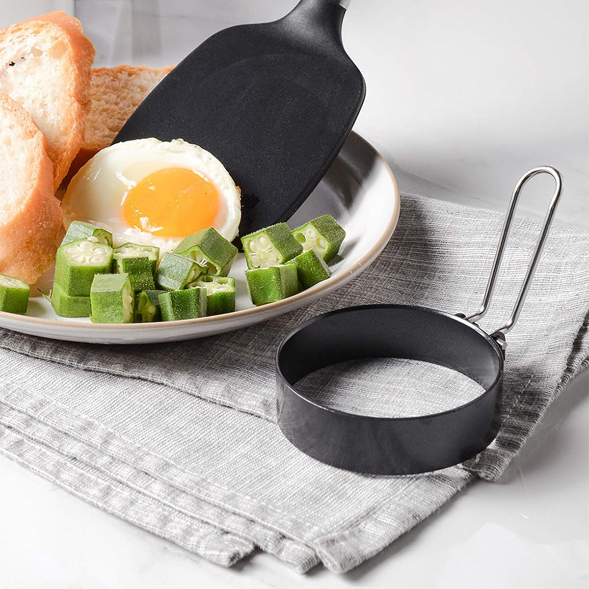 Nonstick Egg Rings, 3.3 In Round Professional Pancake Mold With Silicone Handle And Oil Brush, 4pcs Non Stick Round Moldsfor English Muffins, Griddle Cooking Shaper, Egg Rings for Griddle