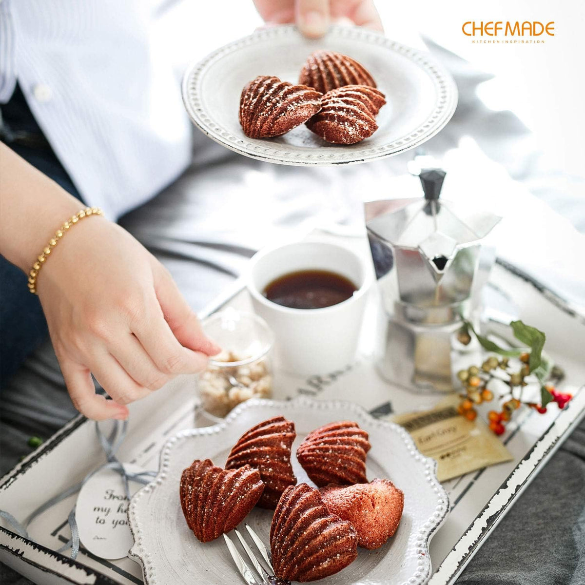 CHEFMADE Madeleine Mold Cake Pan, 12-Cavity Non-Stick Heart-shaped Shello Madeline Bakeware for Oven Baking (Champagne Gold)