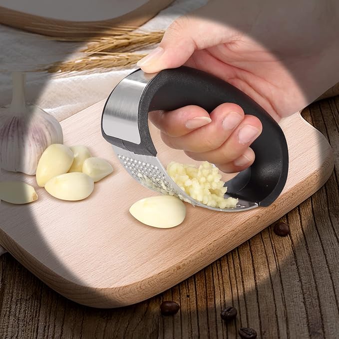 2 Pack Garlic Press Rocker, Stainless Steel Garlic Mincer with 2 Peelers, 2 Scrapers and 2 Brushes | Garlic Crusher Garlic Chopper for Smashing Garlic