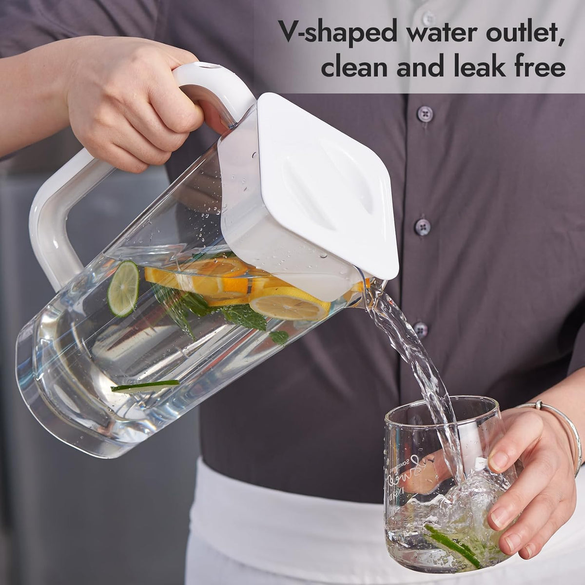 CURTA 2 Pack 2 Liters/68 oz Plastic clear Square Pitcher with Lid & Handle for Kitchen,ICED JUICE and Coffee Carafe Beverage Serveware, Acrylic Water Jug for Hot/Cold Drinks&lemonade