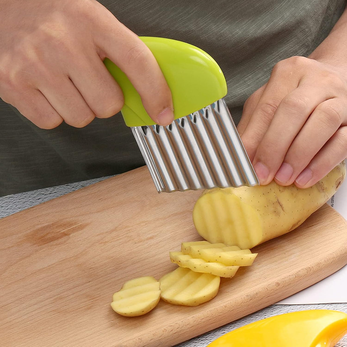 Luomorgo Stainless Steel Crinkle Cutter Knife Set, 1 Fork Slicing Helper & 3 Potato Carrot Wavy Knife French Fry Slicer Vegetable Wavy Chopper