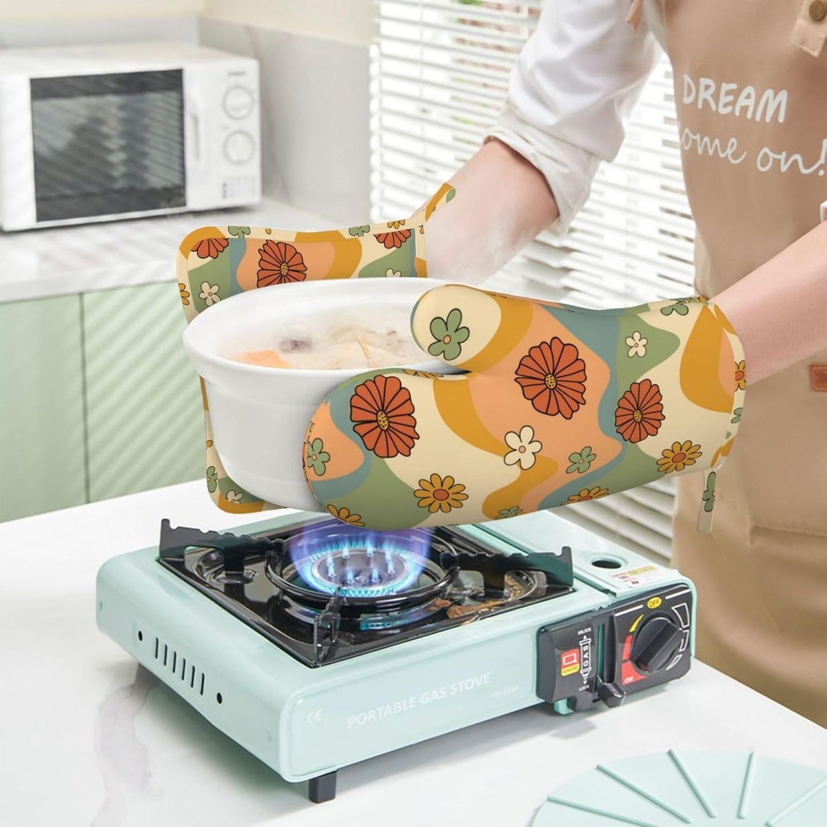70s Groovy Cute Vintage Flower Floral Oven Mitts and Pot Holders Set of 4 Silicone Kitchen Mitten Gloves and Non-Slip Potholders Set Heat Resistant Oven Gloves Hot Holders for Kitchen
