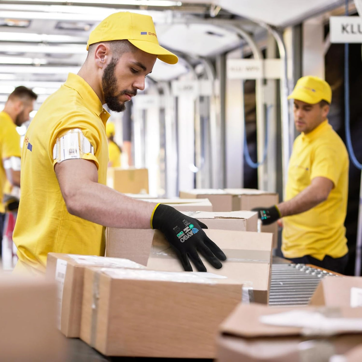 KAYGO Safety Work Gloves MicroFoam Nitrile Coated, 3 Pairs KG18NB,Seamless Knit Nylon Glove with full fingers Touchscreen, Ideal for Automotive,Warehouse,Construction (S, Black)