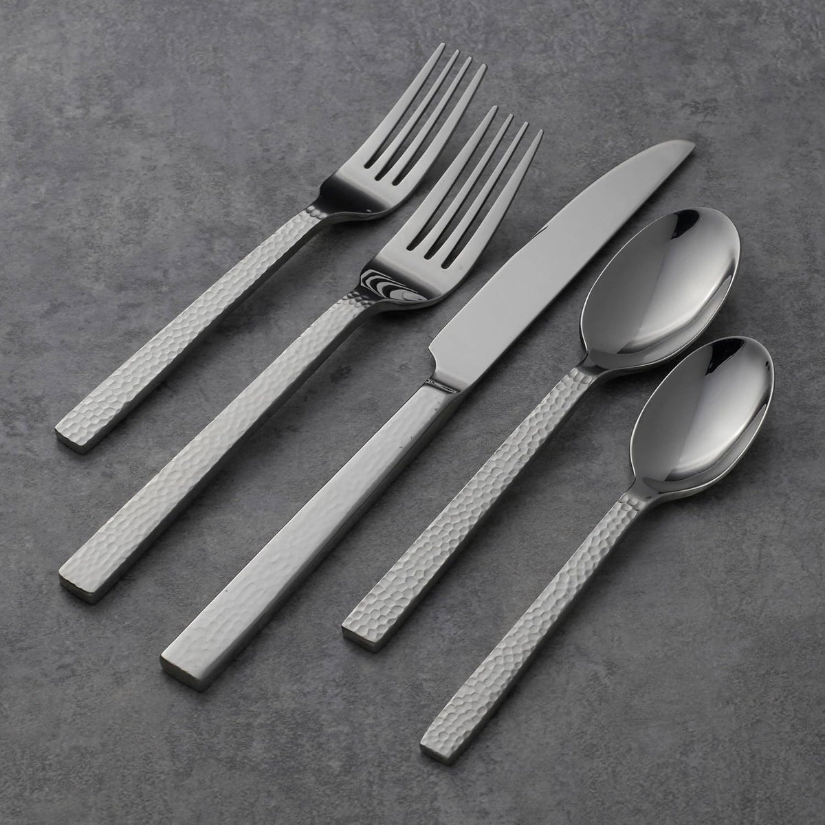Oneida Chef's Table Hammered 20 Piece Everyday Flatware, Service for 4 18/0 Stainless Steel, Silverware Set (Pack of 2)