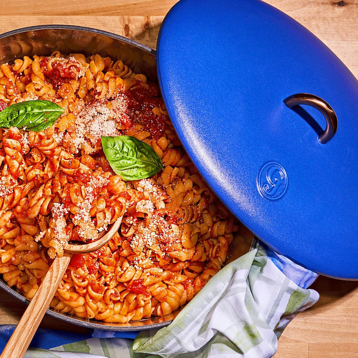 Great Jones Dutchess Cast Iron Dutch Oven Pot With Lid (Blueberry) - Large 6.75 Quart Size, Dual Handles - All Stovetop Safe - 500° Dutch Oven For Bread Baking | Dishwasher Friendly